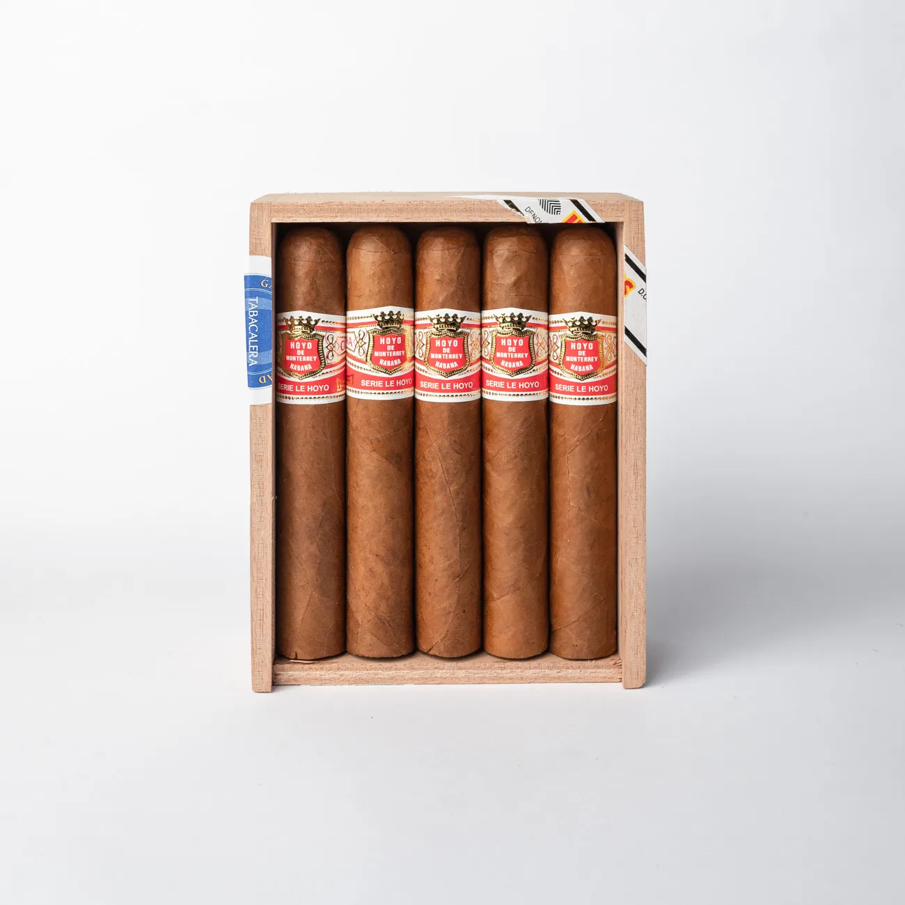 Hoyo de Monterrey cigars, Serie Le Hoyo, elegant wooden box presentation.