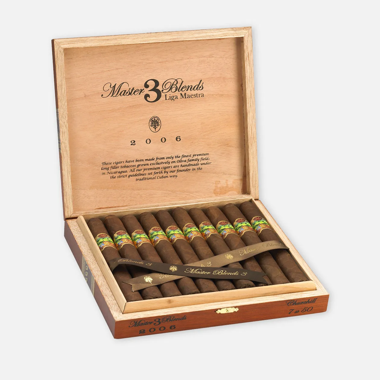 Oliva Master Blends 3 Cigars, premium wooden box, elegant presentation.
